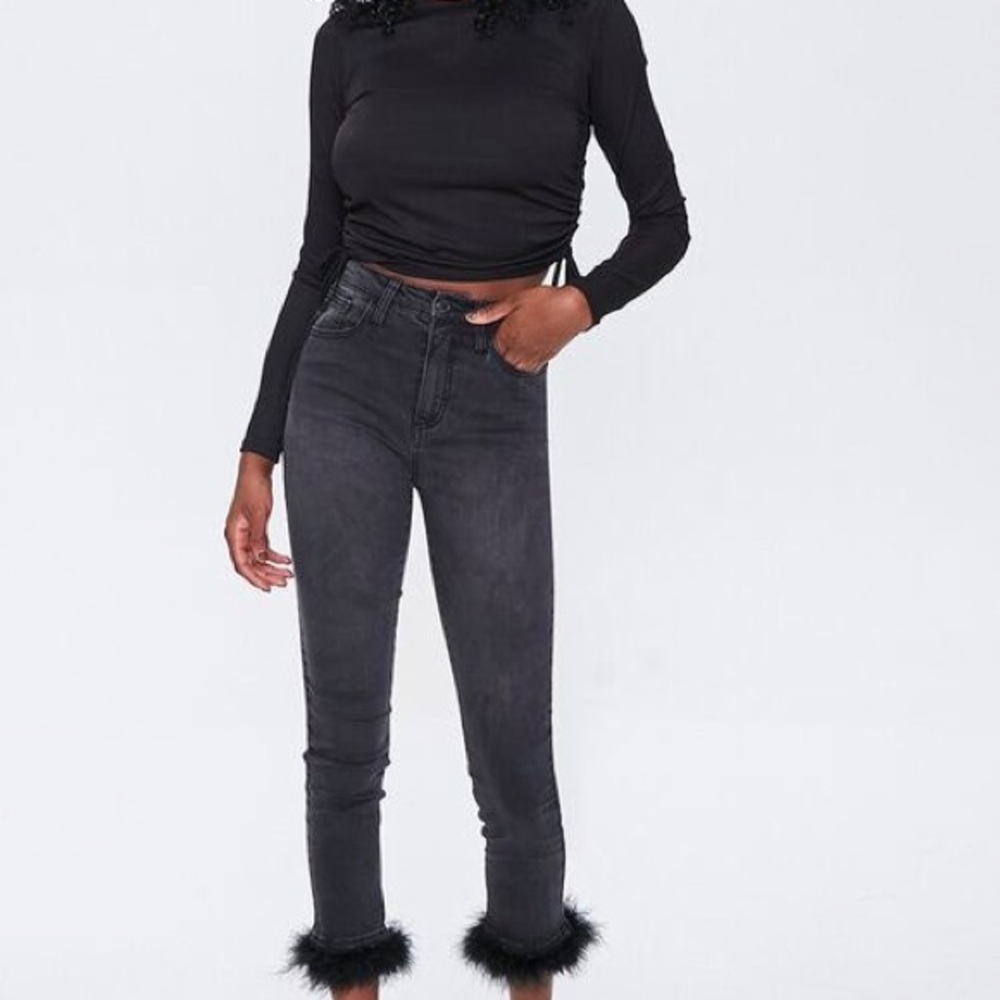 Forever 21 Feather Trim Ankle Jean 🖤